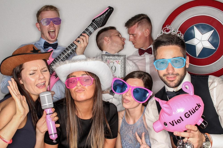 Fotobox mieten, Fotobox und Fotograf,  Fotograf mit Fotobox in Celle, Fotograf mit Fotobox in Landkreis Celle, Fotograf mit Fotobox in Hermannsburg, Fotograf mit Fotobox in Niedersachsen, Fotograf mit Fotobox in Südheide, Fotograf mit Fotobox in Heide, Fotograf mit Fotobox in Eldingen, Fotograf mit Fotobox in Hannover, Fotograf mit Fotobox in Harz, Fotograf mit Fotobox in Hamburg, Fotograf mit Fotobox in Peine, Fotograf mit Fotobox in Bremen, Fotograf mit Fotobox in Bergen, Fotograf mit Fotobox in Winsen (Aller), Fotograf mit Fotobox in Lüneburger Heide, Fotograf mit Fotobox HOF REMISE RUSTICA, Fotograf mit Fotobox in Bispingen, Fotograf mit Fotobox in Rotenburg (Wümme), Fotograf mit Fotobox in Soltau, Fotograf mit Fotobox in Schneverdingen, Fotograf mit Fotobox in Wedemark, Fotograf mit Fotobox in Hof Wietfeldt, Photobooth-Südheide, Hochzeit, Wedding, weddingday,